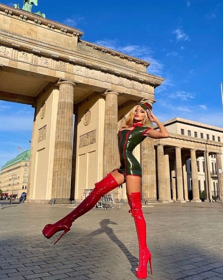 Goddess Slavena model art galleries