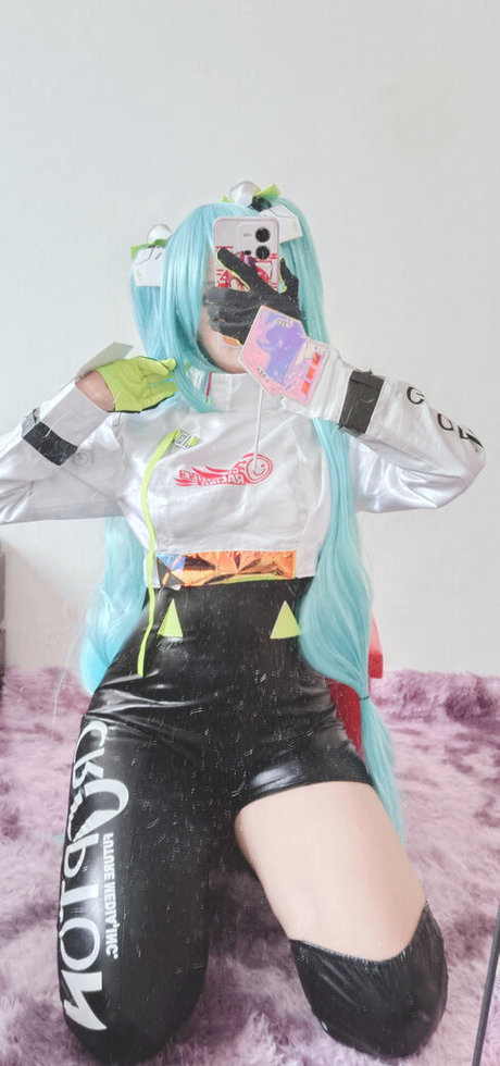 Yuusachii nude pornstar img