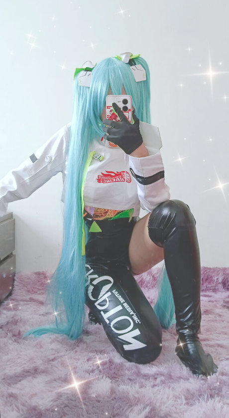 Yuusachii sexy model pictures