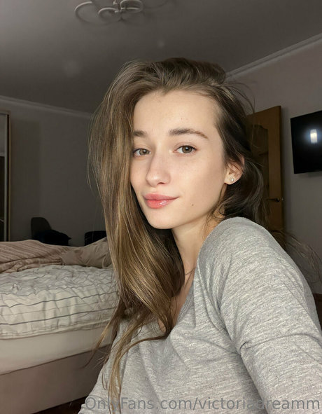 victoriadreamm naked pornstar photo