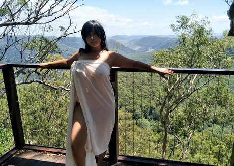 Aiysha Saagar exclusive actress img