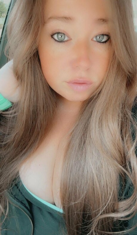 Ivy Mia nice pornstar pic