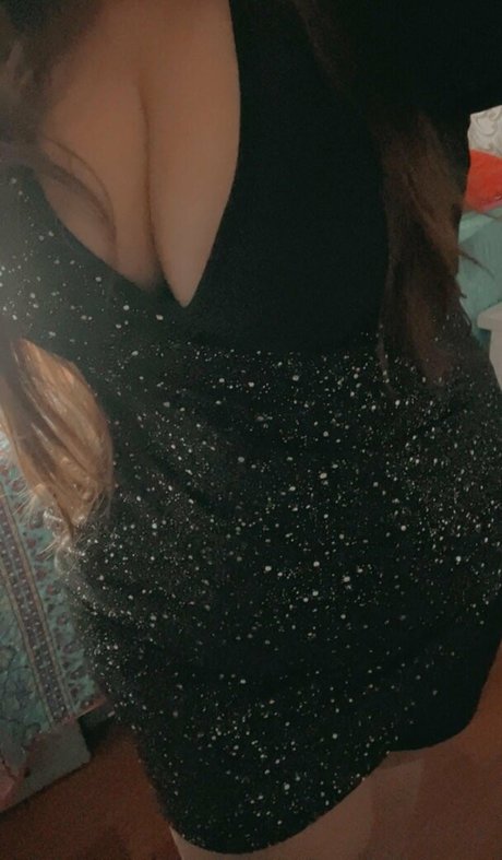 Ivy Mia model naked image