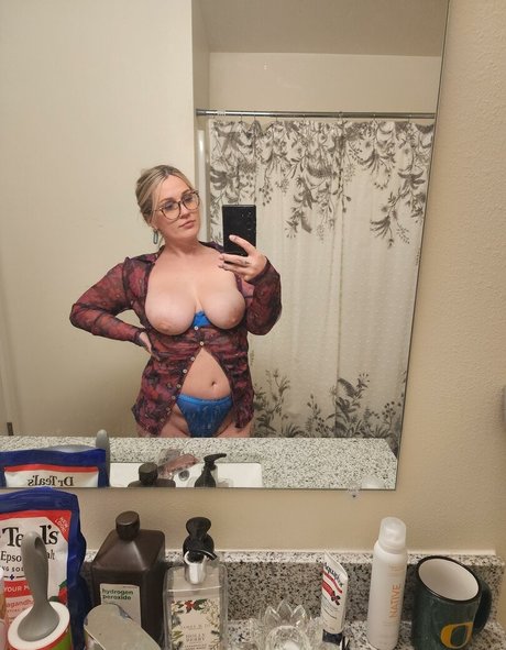 S and K sexy actress photo