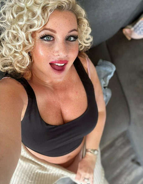 elixerr star erotic photo