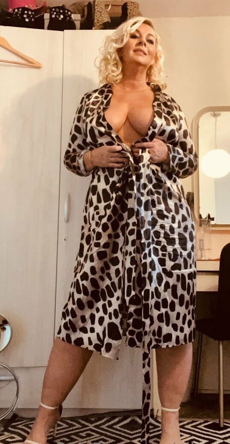 elixerr star nude photos