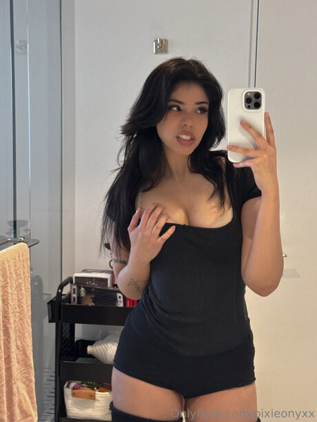 PixieOnyxx porn actress photo