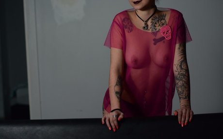 Yamur Imek hd pornstar picture