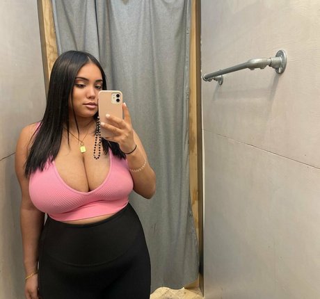 Yadamxox hot actress img