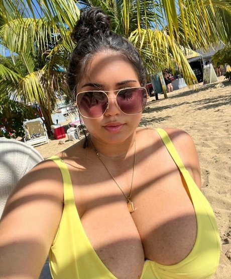 Yadamxox adult model gallery