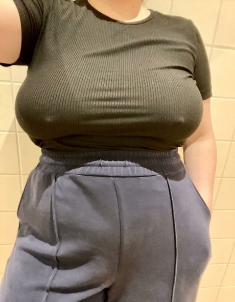 Snacky Thikums Profile pic