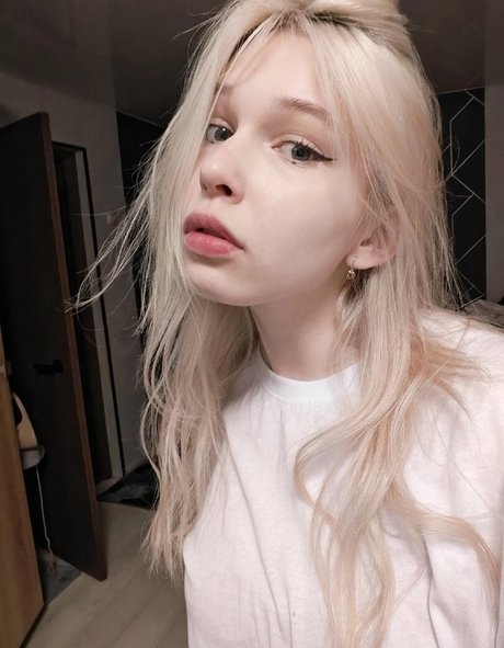 sadbabyvikki hot pornstar img