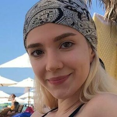 Snowmaiid model nude img