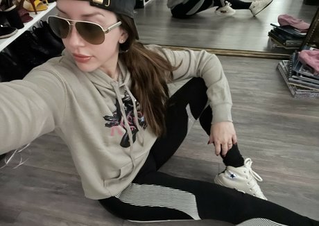 JackieMButler model erotic pics