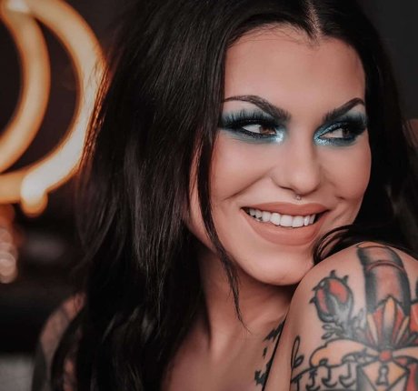 Baileysarian model art gallery