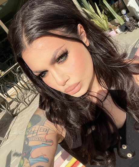 Baileysarian nude star pic