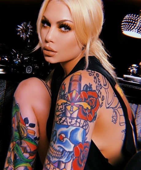 Baileysarian hot actress images