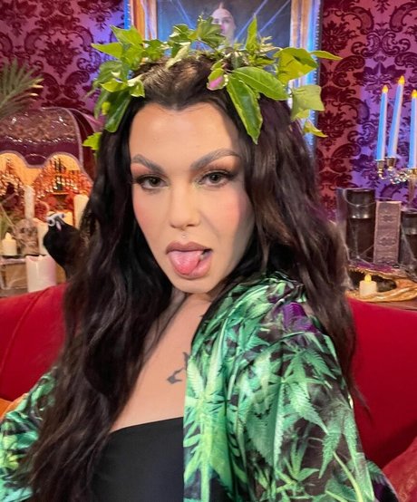 Baileysarian beautiful model picture