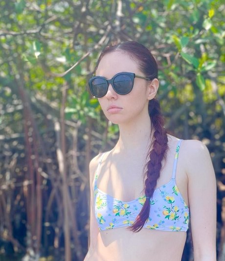 Quantum ASMR model naked photo