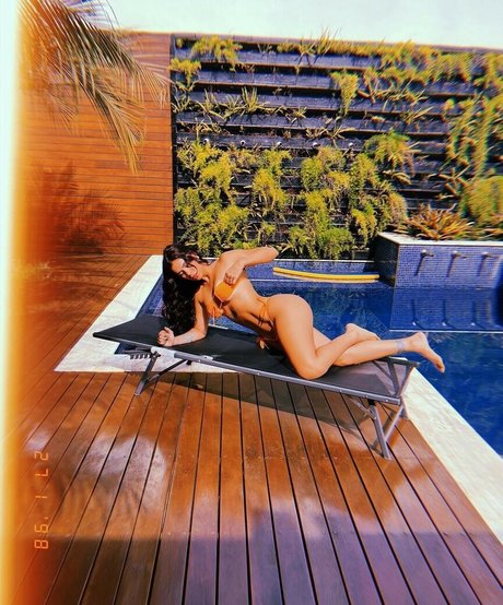 Ana Mosconi art star pic