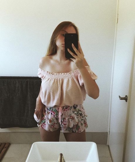 Madison Mclachlan nude model image