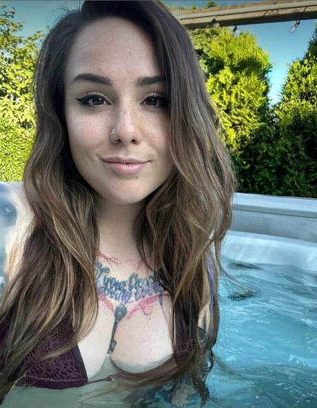 Missrage model exclusive pic