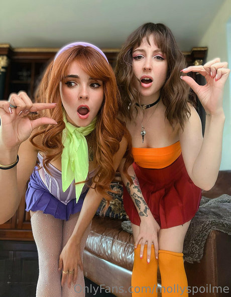 mollyspoilme model naked picture