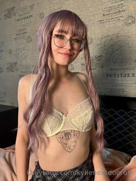 kylienextdoor69 pornstar nude image
