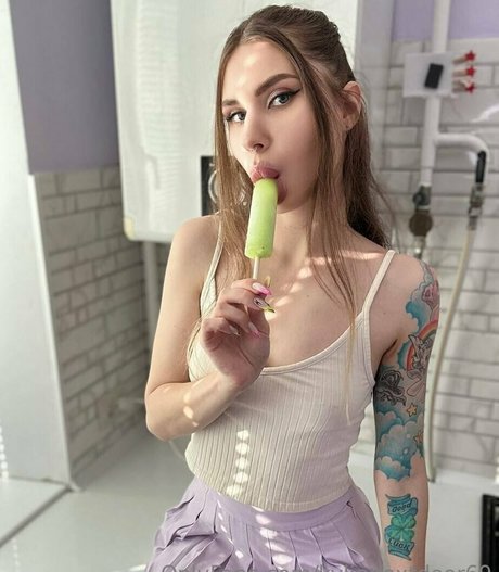 kylienextdoor69 pornographic star img