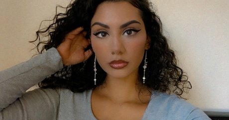 priyasinghxxx adult model pic