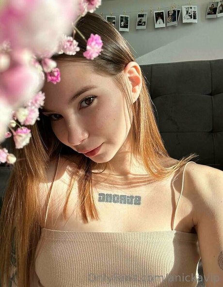 anickavip naked pornstar photos