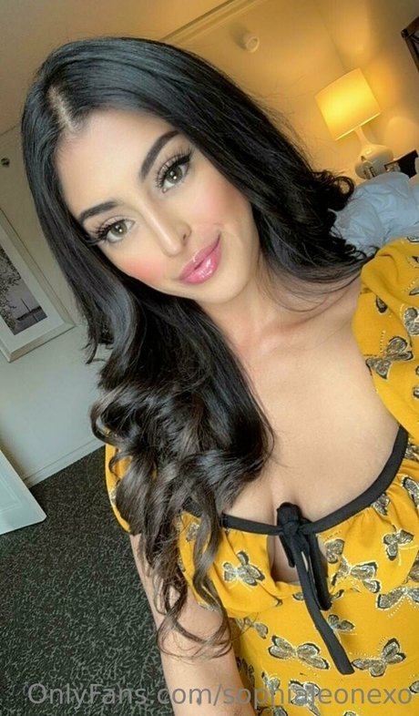 Sophialeonexo adult actress img