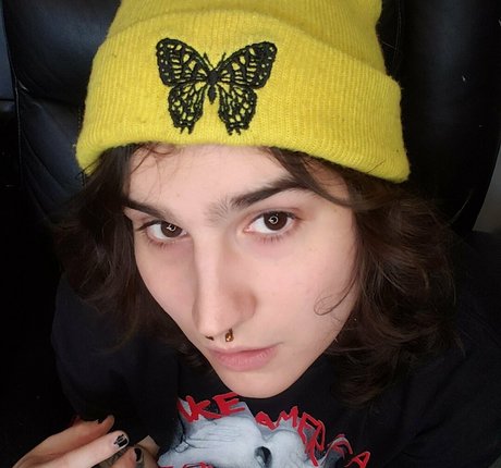 skyyshark pretty actress pic