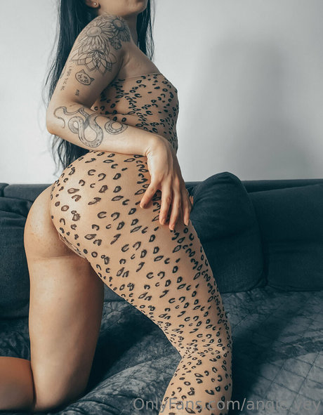 angie yey erotic model pics