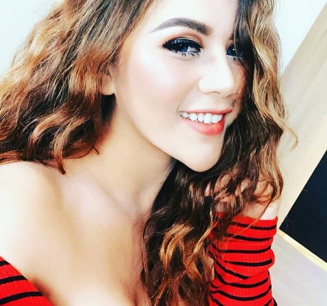 Renna Dyana porn model img