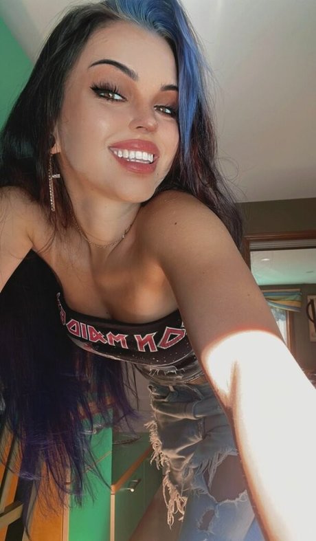 Andrasta sexy actress photo