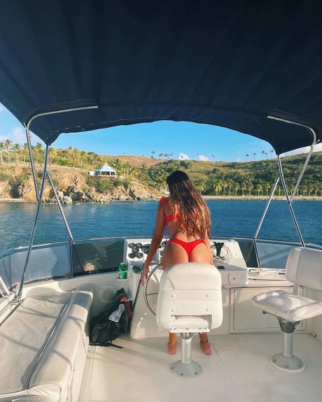 Abby Busick beautiful star pic