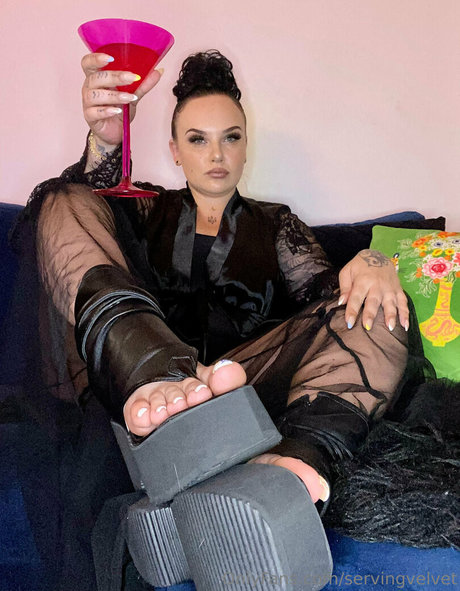 servingvelvet beautiful actress gallery