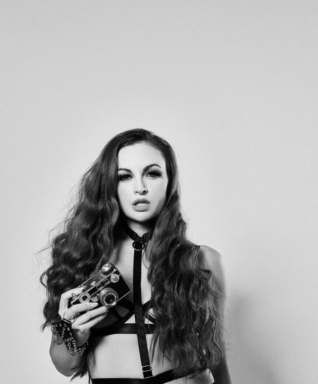 Maria Kanellis star art photos