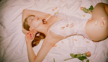 Amelia Korczak model adult pic