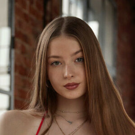 Amelia Korczak beautiful model img