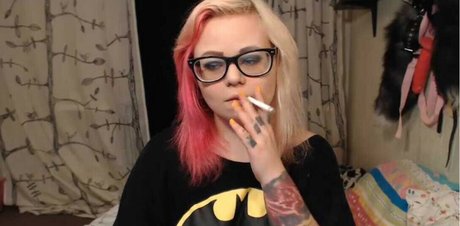 Motherofmemes nude model pic