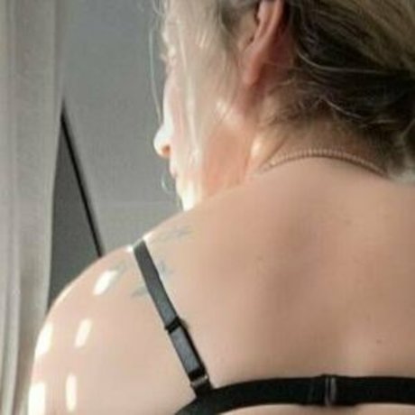 NatalieHanby pornstar xxx photos