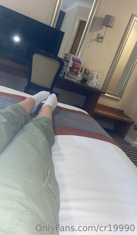 cr19990 naked model picture