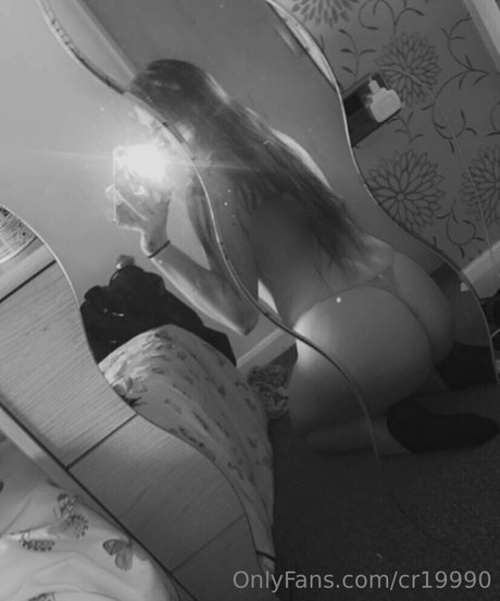 cr19990 star xxx photo