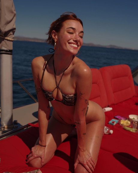 female midget onlyfans pornos image