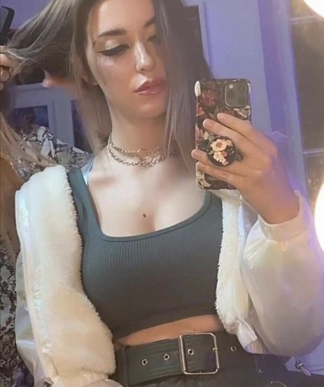 AnniTheDuck pornstar art pics