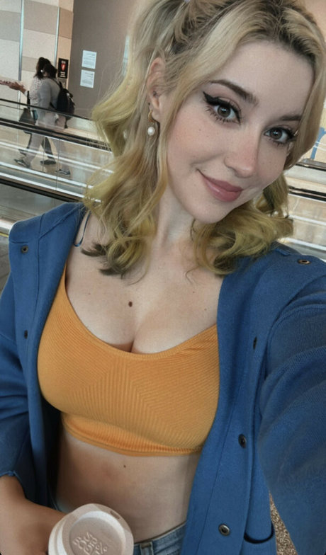 AnniTheDuck nudes model img