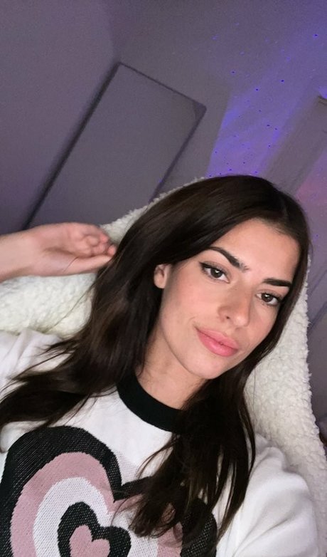 Develique pornstar pretty pictures