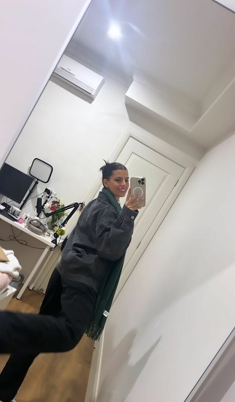 Develique model sexy pic